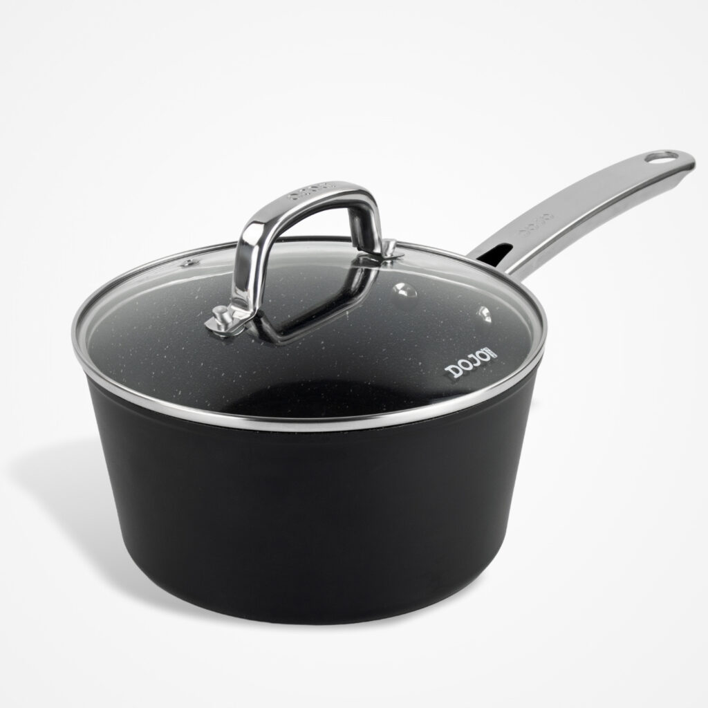 Dojo Hero Neverstick+ 20cm saucepan with lid, non-stick pan ideal for cooking soups, pasta, vegetables, and family-sized portions.