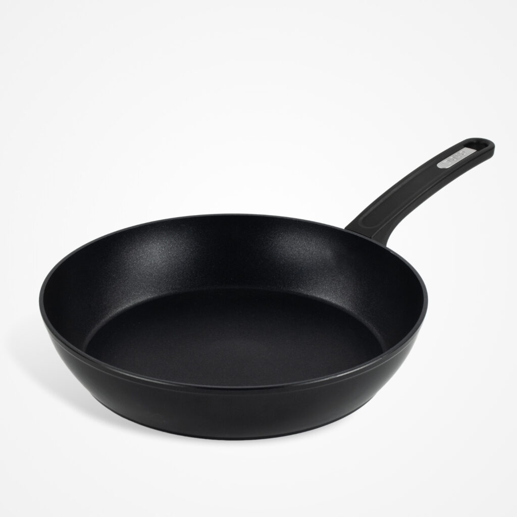 Dojo Kai 28cm frying pan with ergonomic handle
