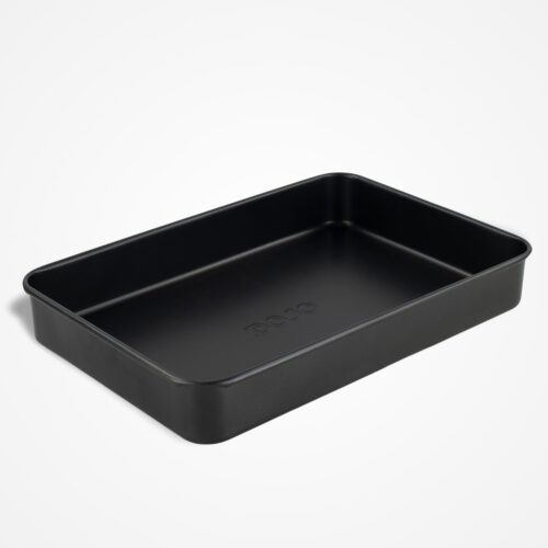 Dojo Kai 39cm roasting tray suitable for roasting meats, vegetables and other foods in the oven.